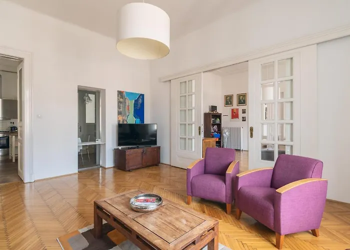 Sunny, Airy, Artsy & Authentic Loft With Balcony