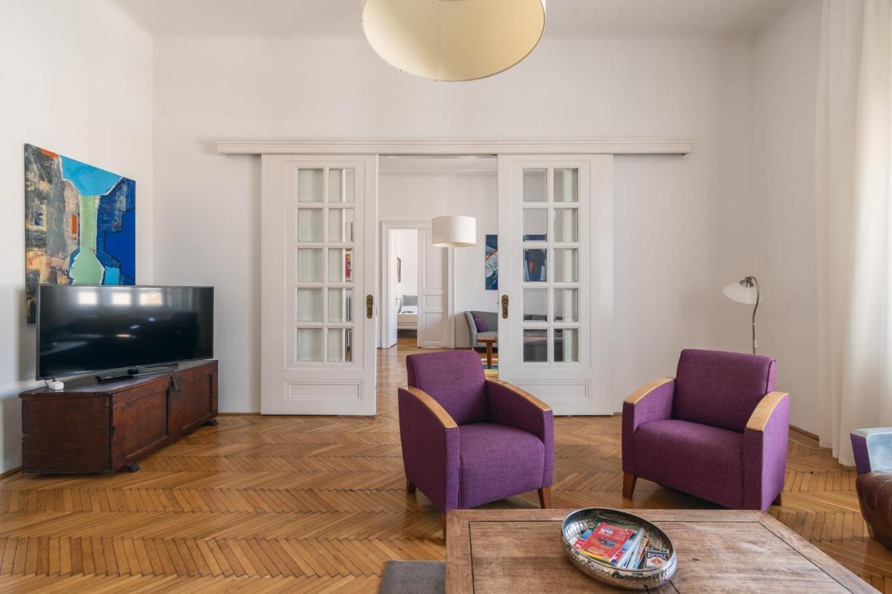 Апартаменти Sunny, Airy, Artsy & Authentic Loft With Balcony *